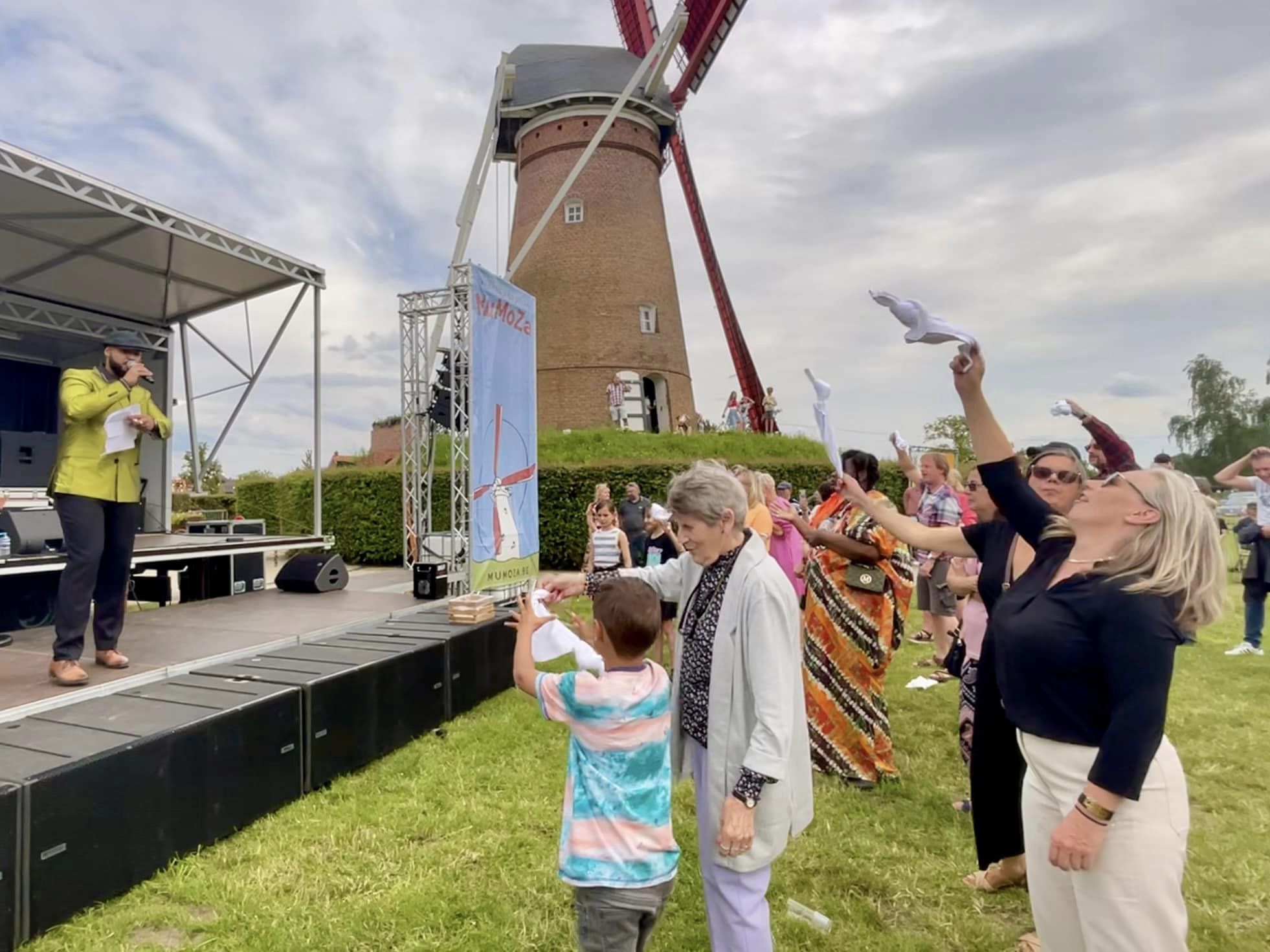 Jazz Aughton kreeg het publiek goed mee � Jai Phuwongsa